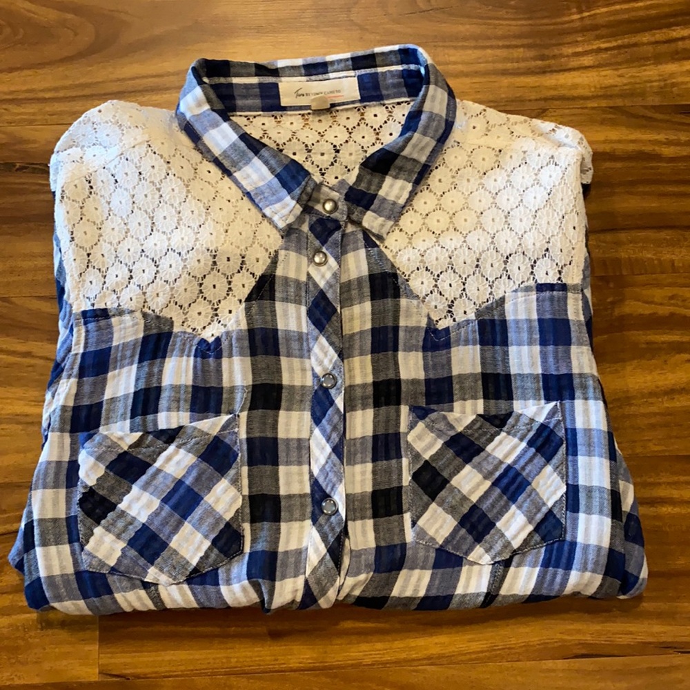 Two by Vince Camuto casual blue check button down